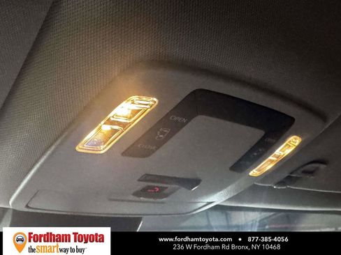 Used 2024 Toyota Sienna LE FWD image 30
