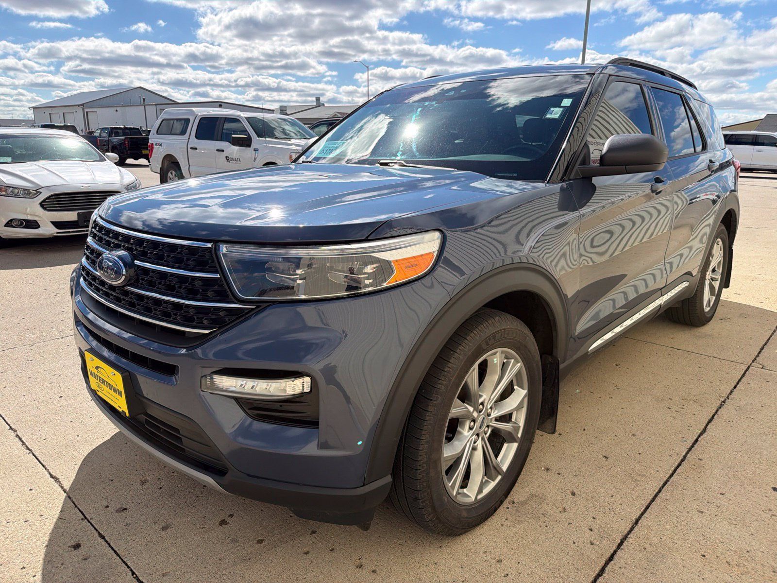 Used 2021 Ford Explorer XLT w/ Equipment Group 202A AWD/4WD image 4
