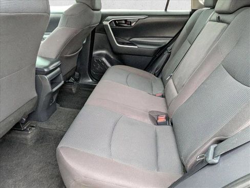 Used 2020 Toyota RAV4 LE image 17