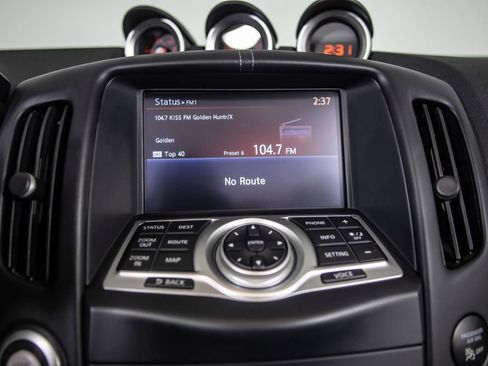 Used 2018 Nissan 370Z Touring RWD image 27