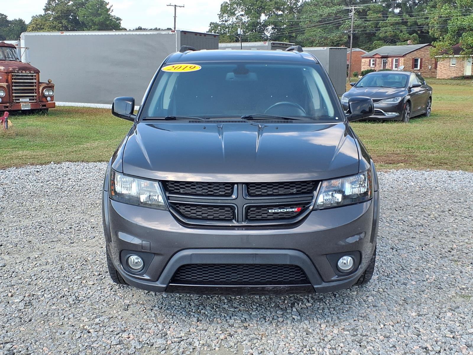Used 2019 Dodge Journey SE w/ Connectivity Group FWD image 2
