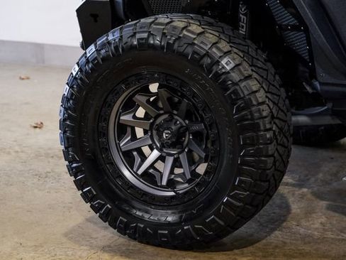 Used 2022 Jeep Gladiator Rubicon w/ Cold Weather Group image 9