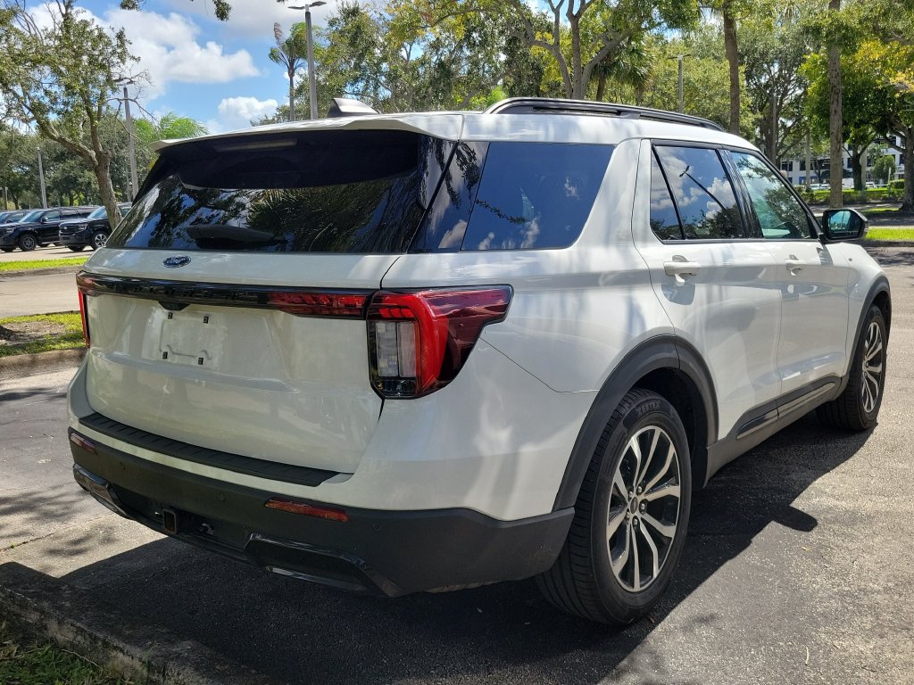 Used 2025 Ford Explorer ST-Line RWD image 4