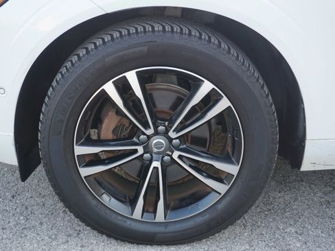 Used 2019 Volvo XC60 T5 Momentum w/ Multimedia Package image 10