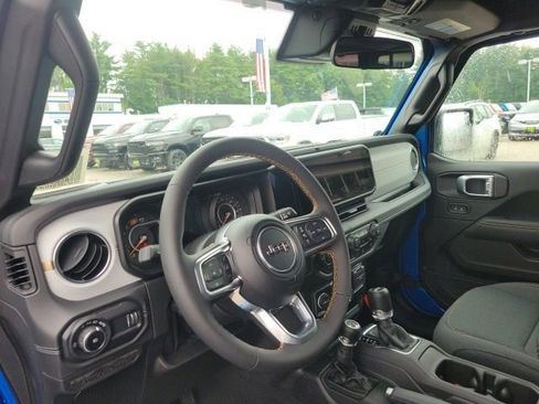 Used 2024 Jeep Wrangler Sahara AWD/4WD image 25