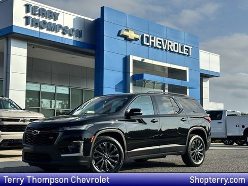 Used 2023 Chevrolet Traverse RS image 1