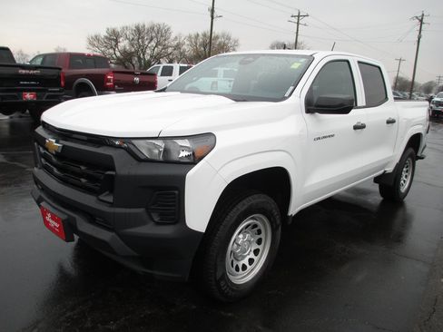 Used 2023 Chevrolet Colorado W/T image 10