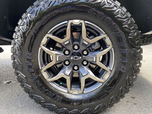 Used 2026 Chevrolet Colorado ZR2 w/ Technology Package AWD/4WD image 42