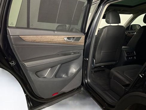 Used 2025 Volkswagen Atlas SEL image 38