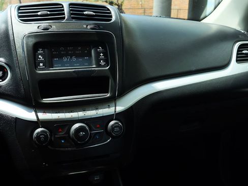 Used 2020 Dodge Journey SE image 44