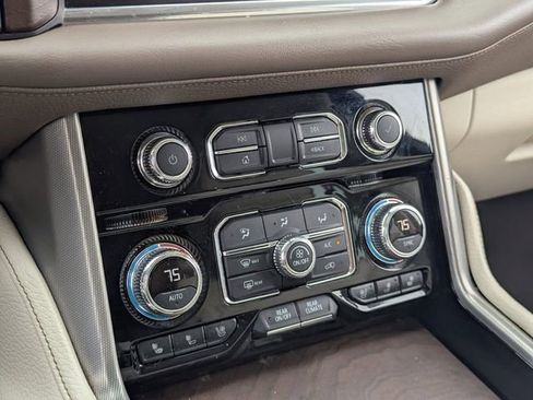 Used 2021 GMC Yukon Denali w/ Denali Premium Package image 28