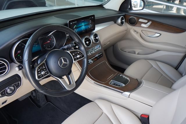 Used 2021 Mercedes-Benz GLC 300 4MATIC image 2