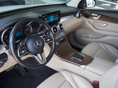 Used 2021 Mercedes-Benz GLC 300 4MATIC image 2