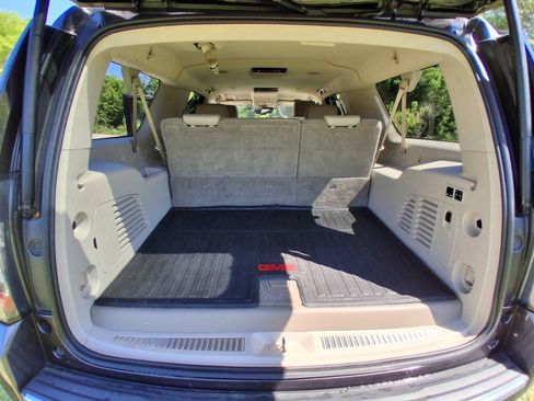 Used 2016 GMC Yukon XL Denali RWD image 21