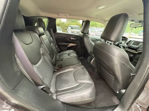 Used 2017 Jeep Cherokee Sport FWD image 14