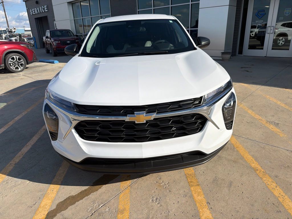 Used 2026 Chevrolet Trax LS FWD image 2