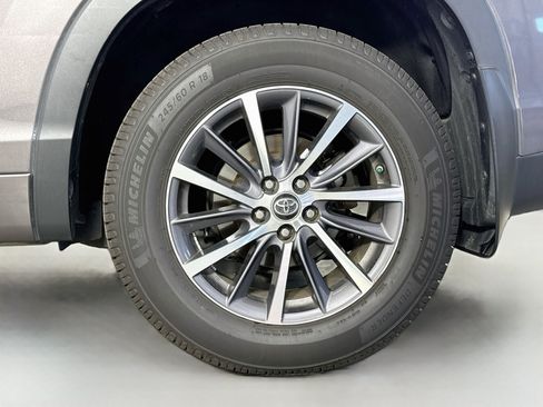 Used 2017 Toyota Highlander XLE AWD/4WD image 33
