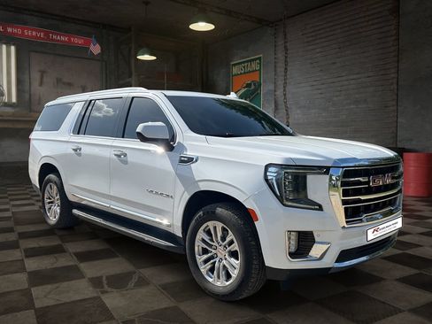 Used 2022 GMC Yukon XL SLT AWD/4WD image 2