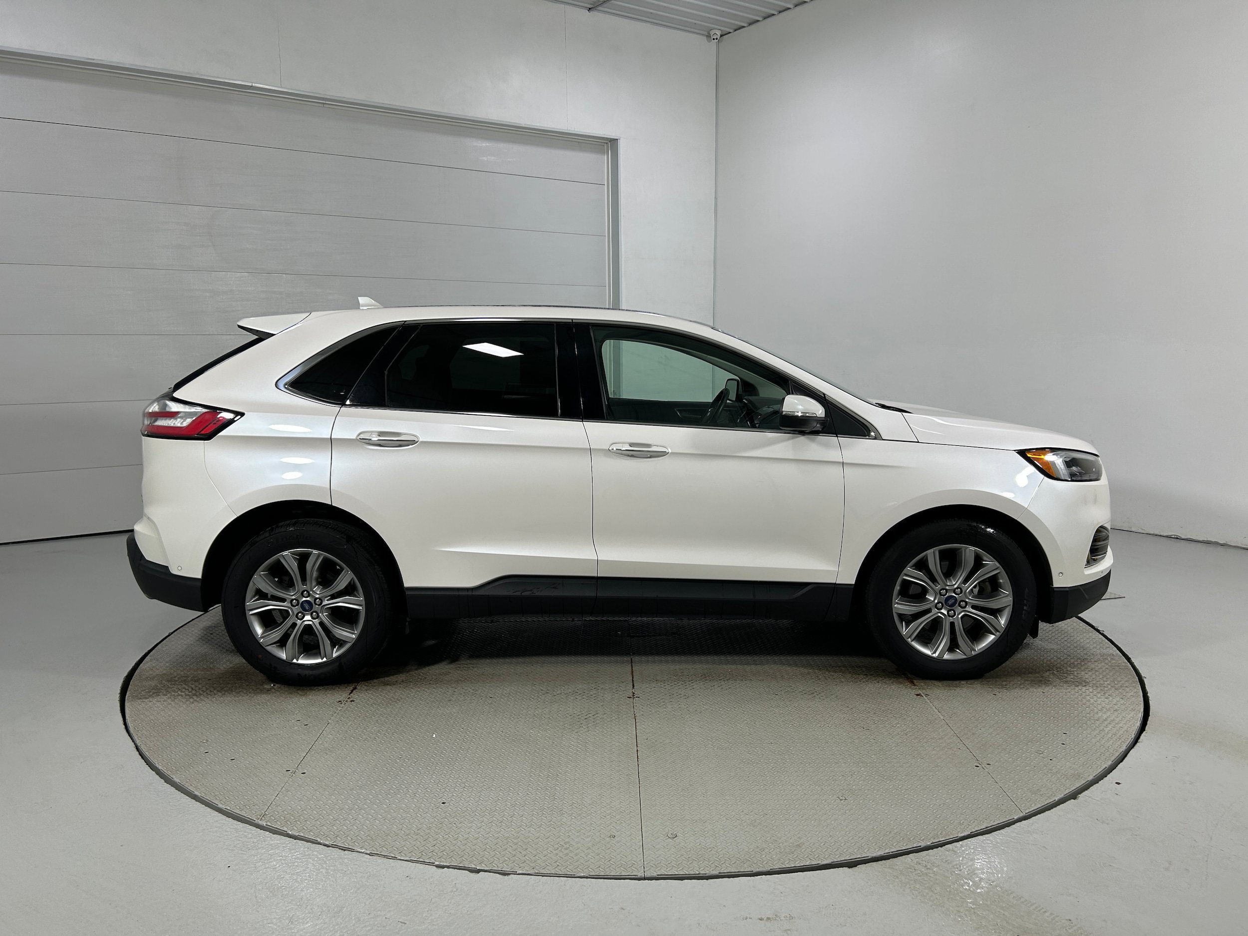 Used 2019 Ford Edge Titanium w/ Equipment Group 301A AWD/4WD image 40
