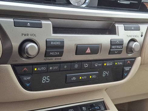 Used 2013 Lexus ES 300h image 14