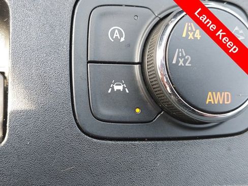 Used 2023 Chevrolet Traverse LT w/ Rear Camera Mirror Package AWD/4WD image 19