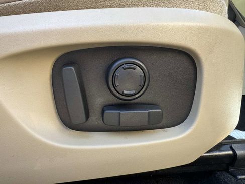 Used 2018 Land Rover Discovery Sport HSE image 32