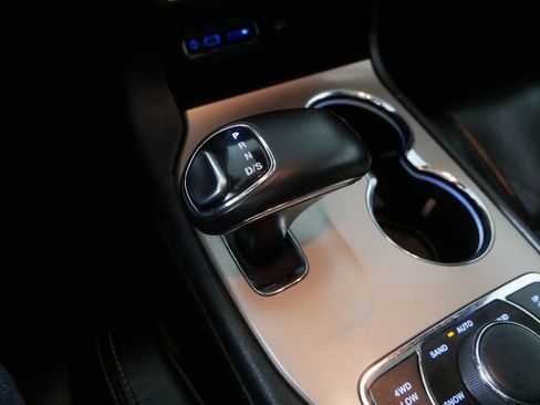 Used 2015 Jeep Grand Cherokee Overland w/ Advanced Technology Group image 26