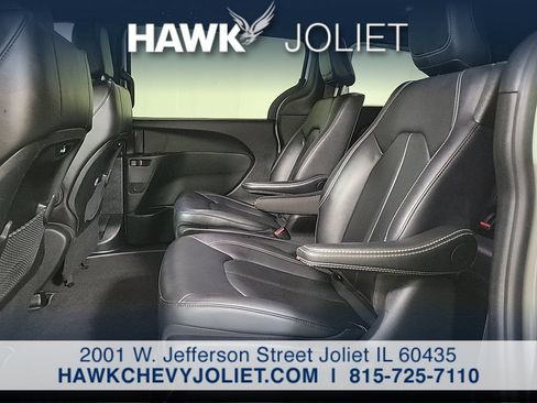 Used 2024 Chrysler Pacifica Limited FWD image 13