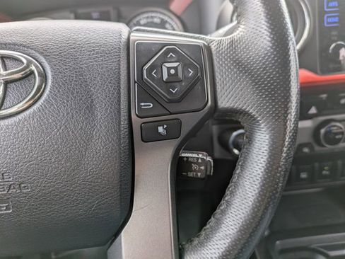 Used 2017 Toyota Tacoma TRD Off-Road w/ Premium & Technology Package image 28