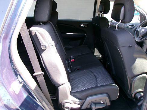 Used 2014 Dodge Journey SXT w/ Flexible Seating Group image 10