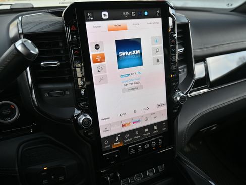 Used 2025 RAM 3500 Limited AWD/4WD image 26