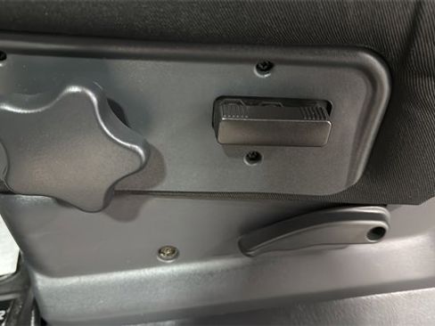 Used 2002 Chevrolet Avalanche 2500 image 23