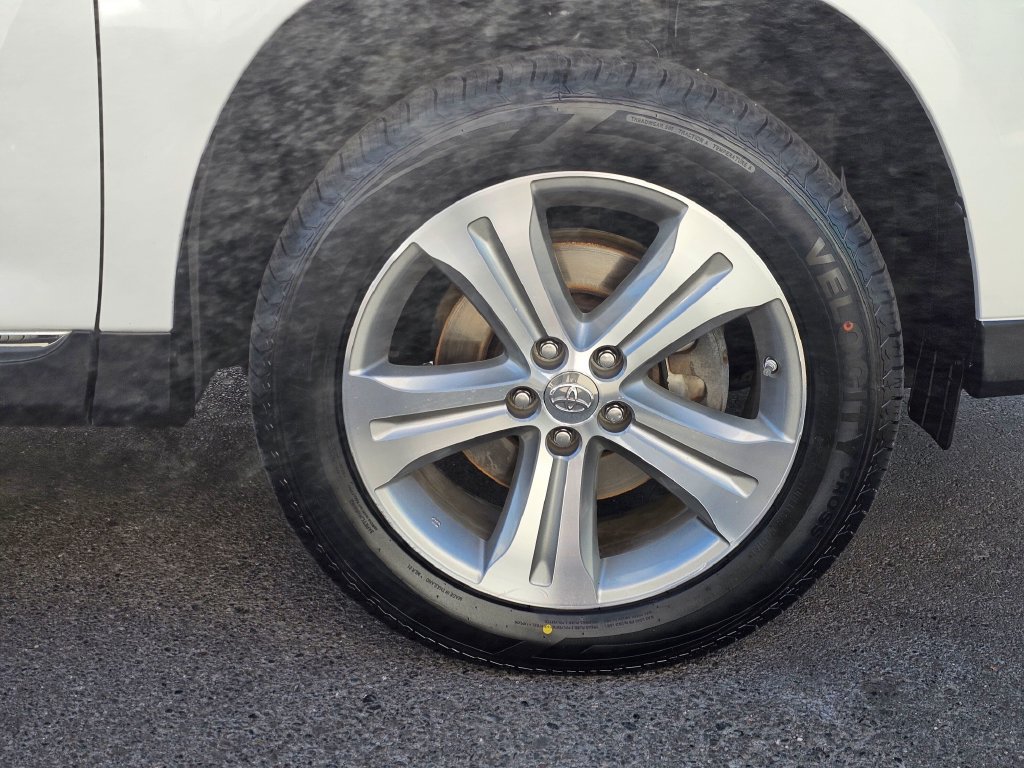 Used 2013 Toyota Highlander Limited AWD/4WD image 9