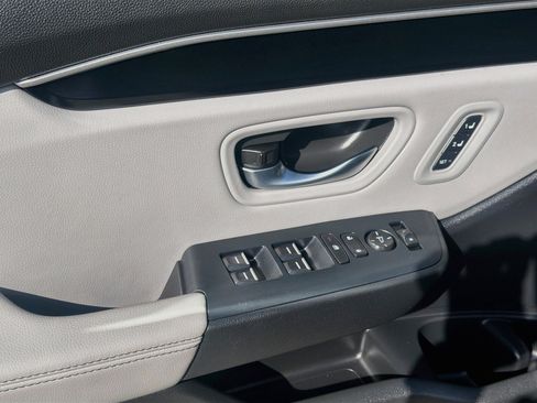Certified 2025 Honda Pilot EX-L image 16