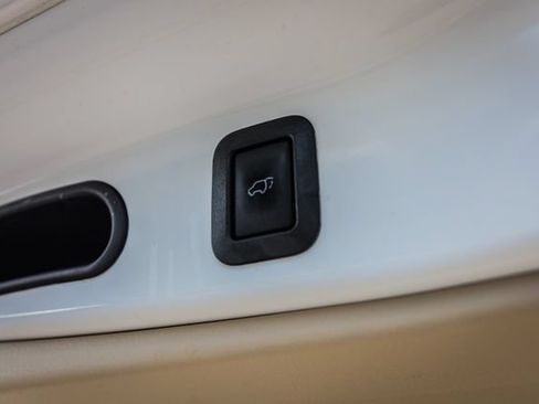 Used 2016 Toyota Highlander Limited FWD image 63