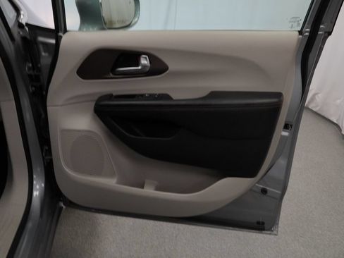 Certified 2019 Chrysler Pacifica Touring Plus w/ Tire & Wheel Group FWD image 42