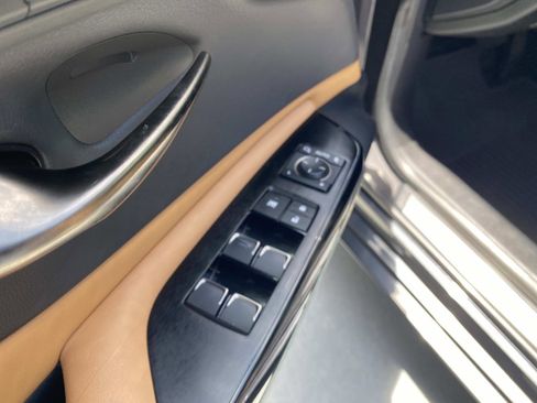 Used 2022 Lexus ES 350 Ultra Luxury w/ Accessory Package 2 FWD image 18