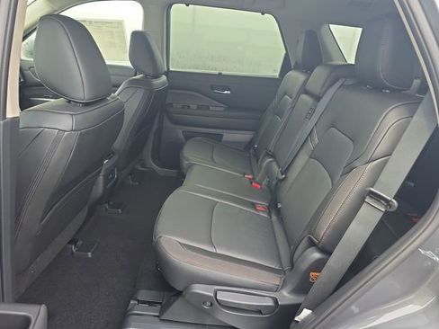 New 2025 Nissan Pathfinder SL image 14
