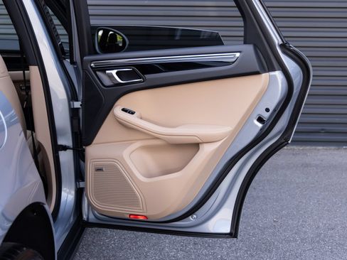 Certified 2026 Porsche Macan AWD/4WD image 29