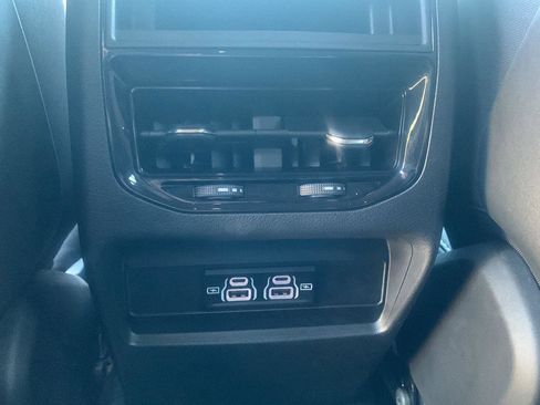 Used 2025 Jeep Grand Cherokee Laredo X image 9