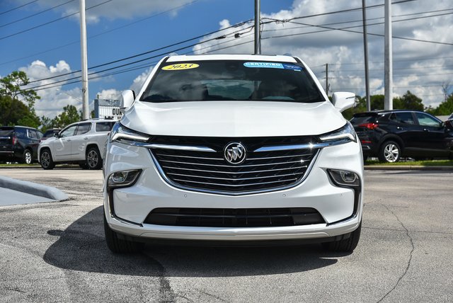 Used 2023 Buick Enclave Essence w/ Experience Buick Package FWD image 4