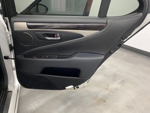Used 2014 Lexus LS 460 AWD w/ Comfort Package image 46