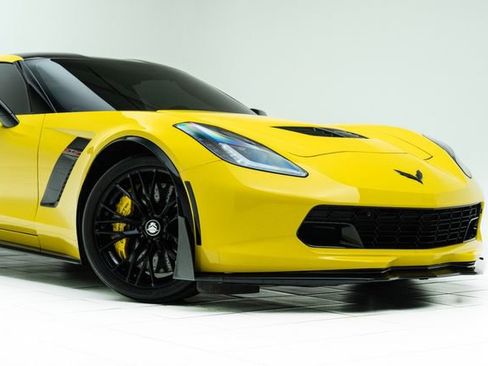 Used 2015 Chevrolet Corvette Z06 w/ 3LZ Preferred Equipment Group image 4