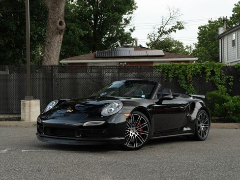 Used 2014 Porsche 911 Turbo image 3