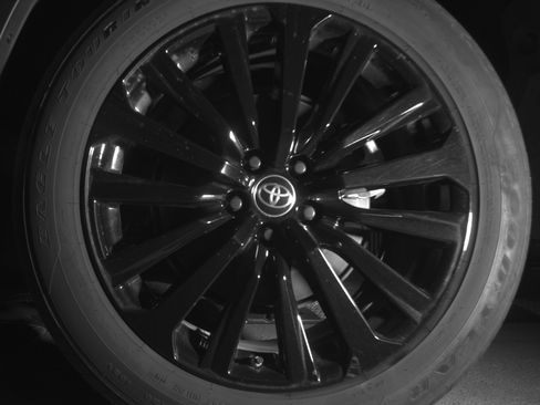 Used 2025 Toyota Highlander XSE image 14