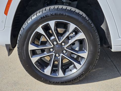 Used 2021 Jeep Grand Cherokee L Overland w/ Luxury Tech Group IV image 11