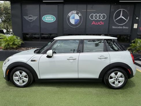 Used 2018 MINI Cooper 4-Door Hardtop FWD image 7