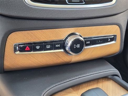 Certified 2025 Volvo XC90 T8 Plus w/ Protection Package Premier image 22