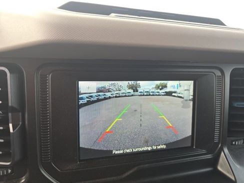 Used 2023 Ford Bronco Wildtrak image 16
