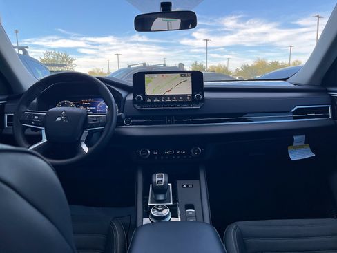 New 2025 Mitsubishi Outlander 4WD Plug-In Hybrid image 14